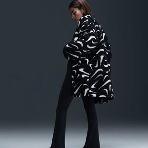 Nike Sportswear
Women's Loose High-Pile Jacket 
XS
New with tags